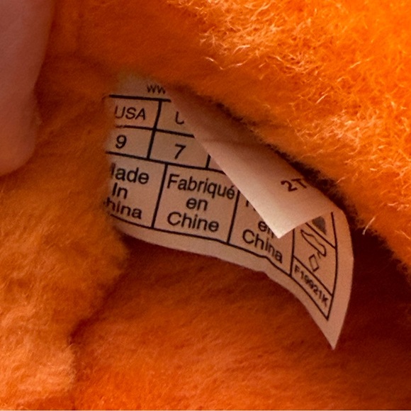 UGG Slippers - Picture 8 of 8